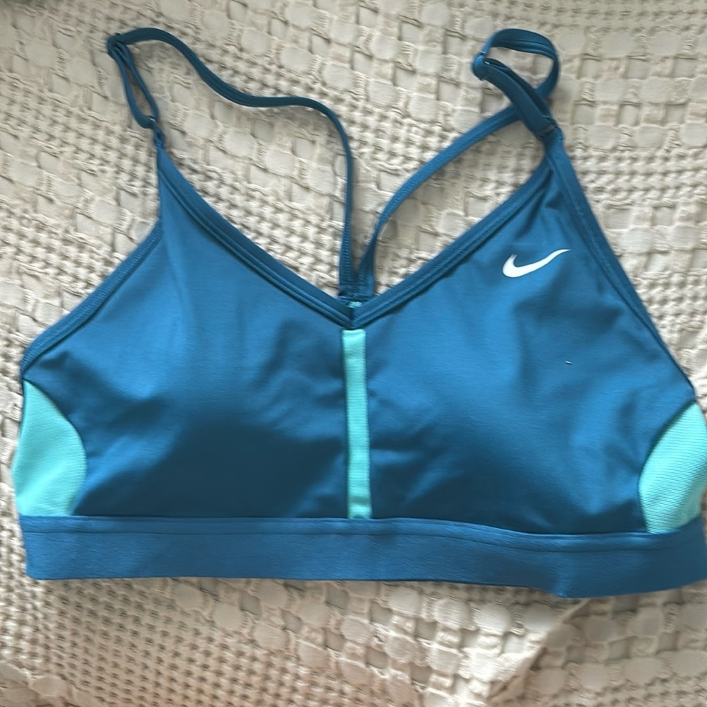 Never worn Nike light support sports bra